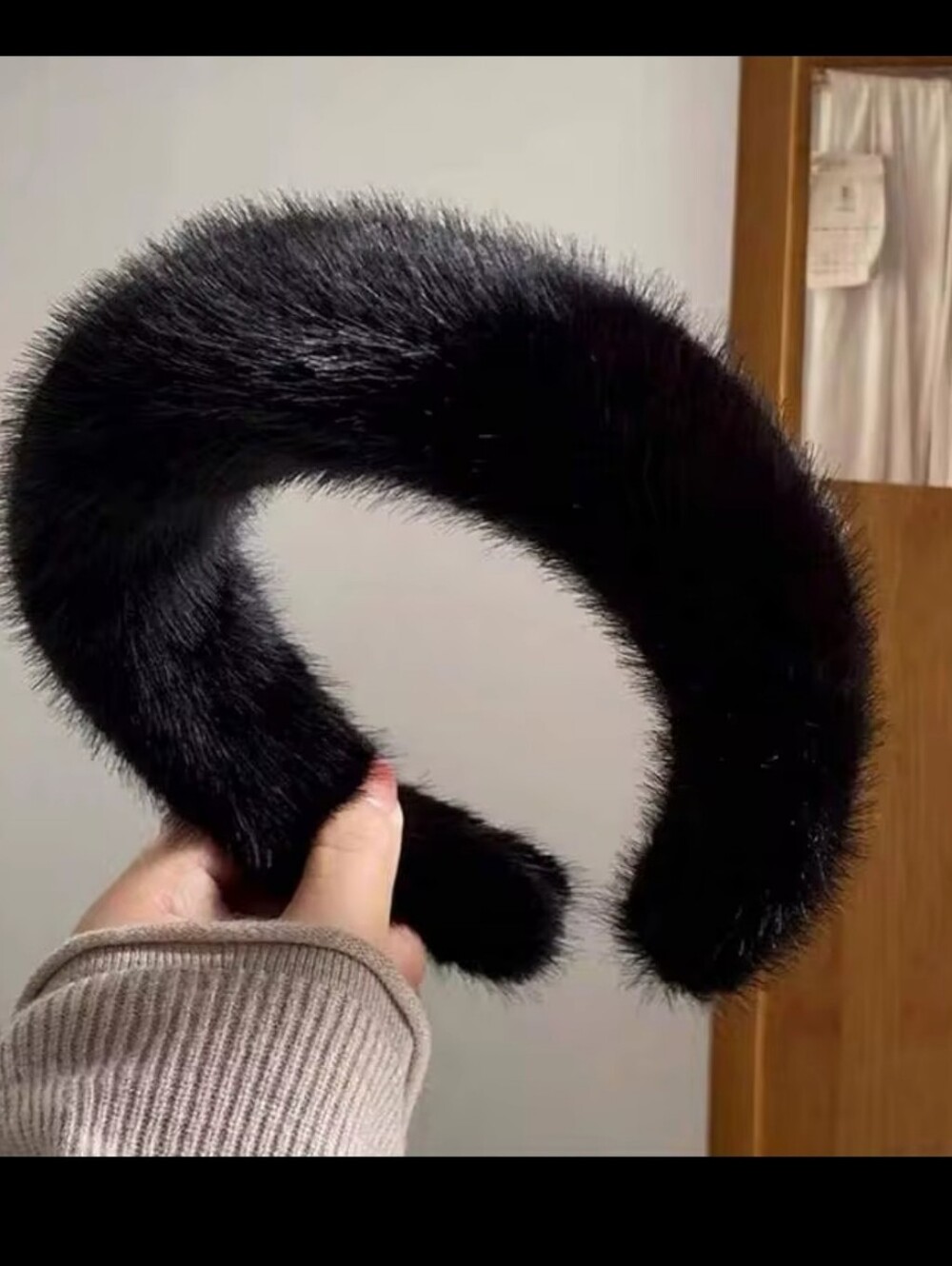 Black Faux Fur Padded Headband - Women's Hair Accessory